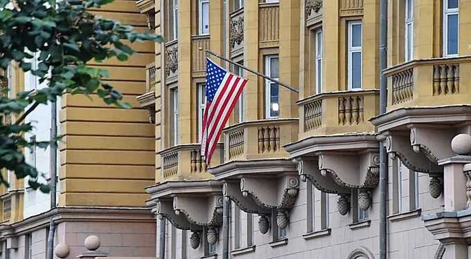 Пьяный 31-летний мужчина пытался проникнуть в посольство США в Москве